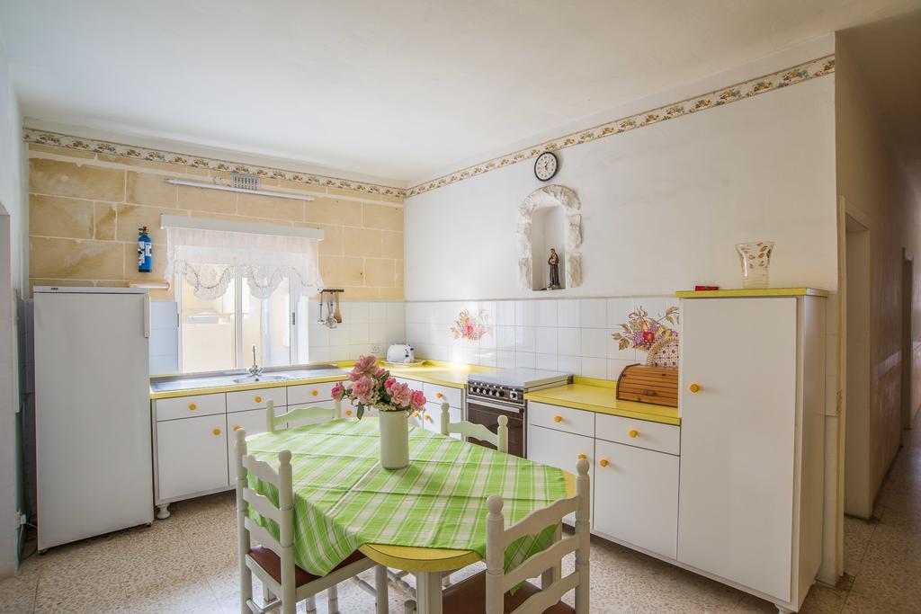 Ta' Karmni Appartement Marsalforn Buitenkant foto